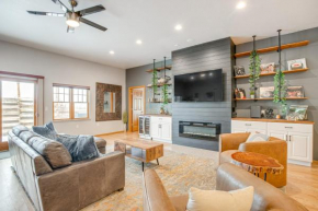 5 Mi to Red Rocks Sleek Duplex with Grill!
